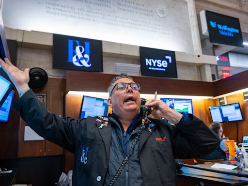 Stock market today: Dow closes above 40,000, paces weekly gains as stocks rebound from tech sell-off