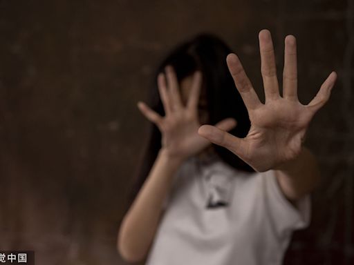 16歲少女回家被硬上！母逼她「挺孕肚嫁性侵犯」 遭家暴12年淚崩