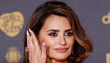 'Bubblegum nails': la manicura de tendencis rosa que ha unido a Penélope Cruz y Selena Gomez