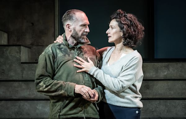 Review: Ralph Fiennes, an older Macbeth, builds sympathy for a killer with soulful weariness