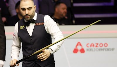 Ronnie O'Sullivan rival says Crucible 'SMELLS really bad' in rant after exit