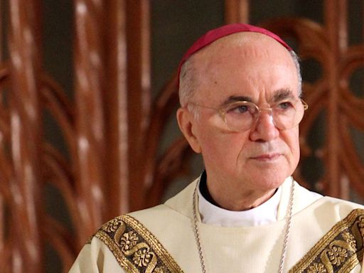 Excomulgan por cisma al arzobispo Carlo Maria Viganò, crítico con el papa Francisco