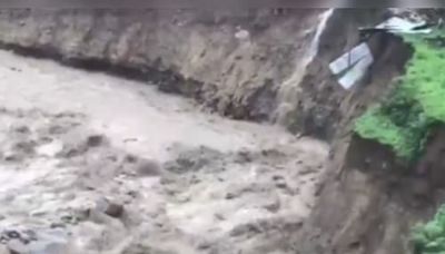 Uttarakhand rains: Mother, daughter killed in landslide; cloudburst in Tehri Garhwal cuts road connectivity to upper regions - CNBC TV18