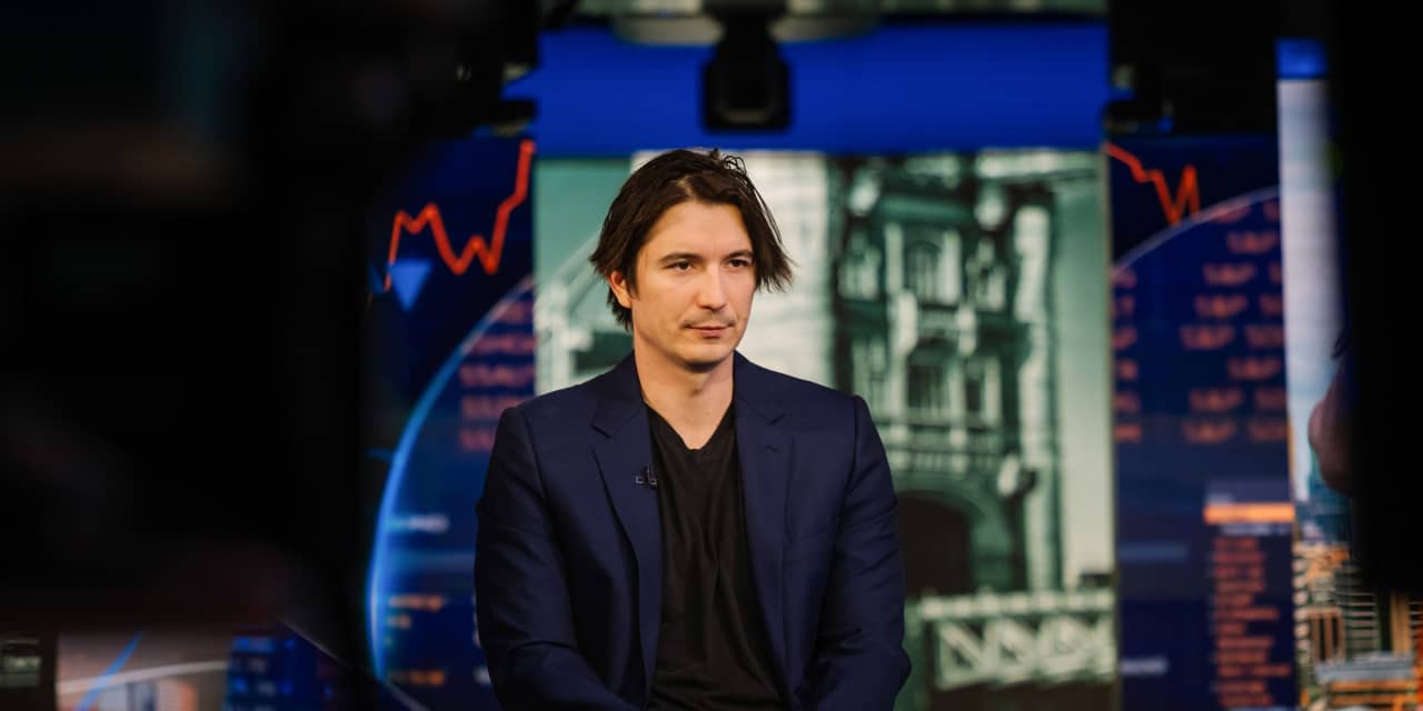 Robinhood Is Looking More Like an Old-School Bank. It Could Matter for the Stock.