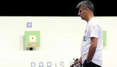 El discreto tirador olímpico turco Yusuf Dikeç obtiene la medalla de plata y se vuelve viral por su “increíble aura”