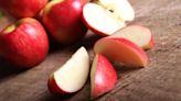 Keep apple slices from browning with this simple food storage tip