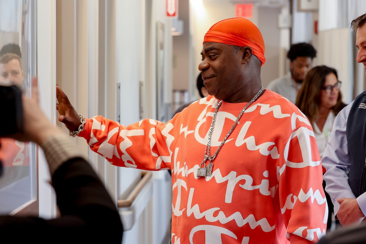 With prayers and smiles, comedian Tracy Morgan visits cancer patients at Staten Island University Hospital