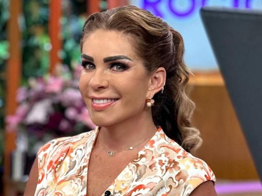 Rocío Sánchez Azuara deslumbra con elegante bikini dorado
