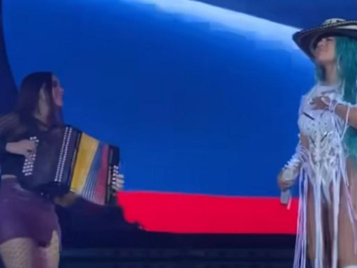 Karol G cantó icónico tema de Ómar Geles en una de sus giras: "Me hace sentir colombiana"