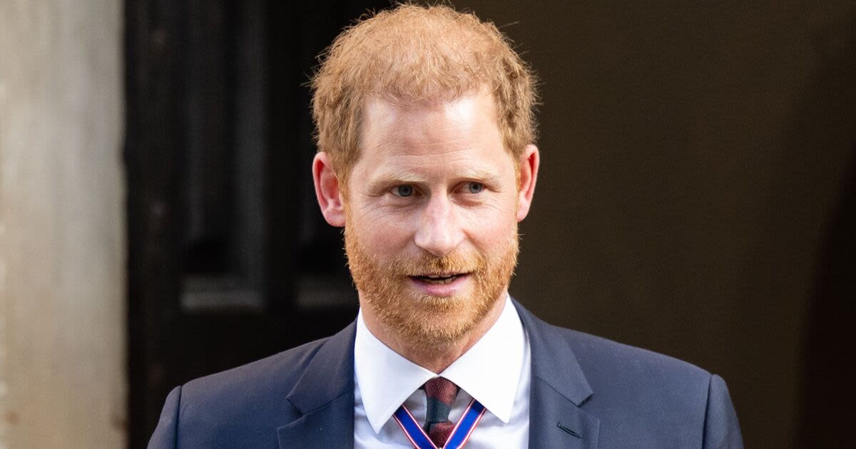 Prince Harry 'letting history repeat itself' as he 'fights battle' with Royals
