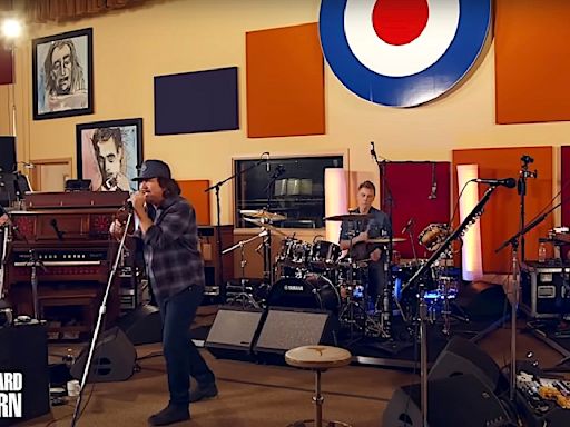 Watch Pearl Jam debut songs from new album Dark Matter during their first ever appearance on The Howard Stern Show