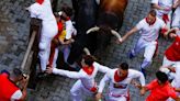 Los toros de Cebada Gago vuelan por las calles de Pamplona en un peligroso segundo encierro de Sanfermines