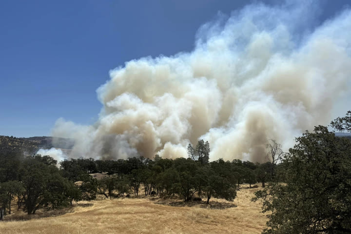 Fire near Lake Oroville spreads to more than 2,000 acres, prompts evacuations