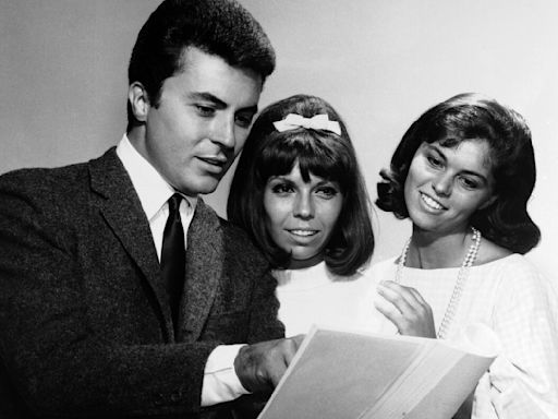 James Darren, ‘Gidget’ teen idol, singer and director, dies at 88 | News, Sports, Jobs - Times Republican