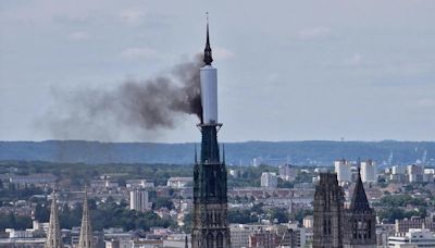 Incendie maîtrisé dans la flèche de la Cathédrale de Rouen