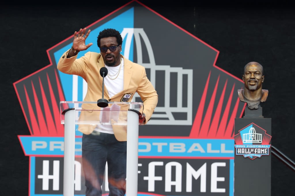 49ers’ Patrick Willis provides insight on how he overcame poverty at Hall of Fame induction