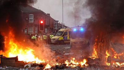 I was a police officer in UK's 'worst' riots - Starmer is making one big mistake