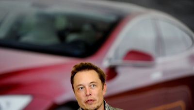 Las líneas de producción de Tesla se ven afectadas por un apagón informático global Por Investing.com