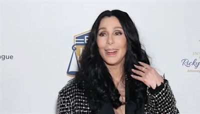 Rechazó a Elvis Presley y prefiere a los hombres jóvenes: Cher se confiesa sobre su vida amorosa