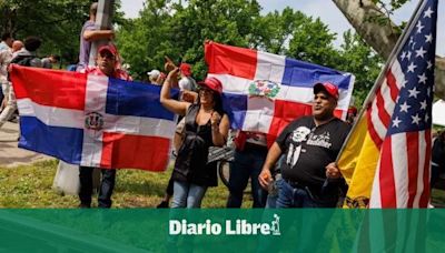 Dominicanos apoyan a Donald Trump en su mitin de El Bronx