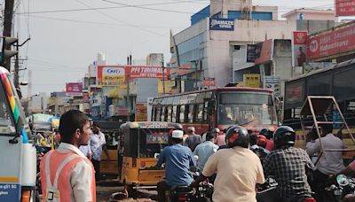 A junction choked by share autos