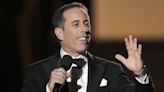 Estudantes pró-Palestina abandonam cerimónia nos EUA, durante homenagem a Jerry Seinfeld, apoiante de Israel