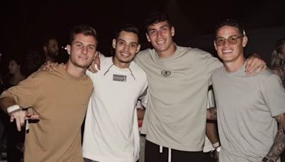 James asiste al concierto de Karol G en Sao Paulo