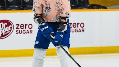 Goalie's pink paisley T-shirt becomes unlikely addition to Canucks' fashion lineup
