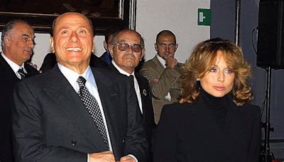 Marina Berlusconi: "Papà prima di morire mi chiese carta e penna e buttò giù 4 pagine. Mi cadde il mondo addosso"