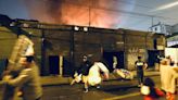 Incendio en Mesa Redonda: Bomberos intentan controlar el fuego en almacén de galería del jirón Andahuaylas (VIDEO)