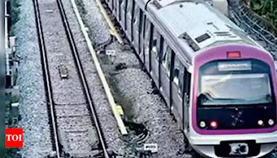 Metro travel chaos in Bengaluru | Bengaluru News - Times of India