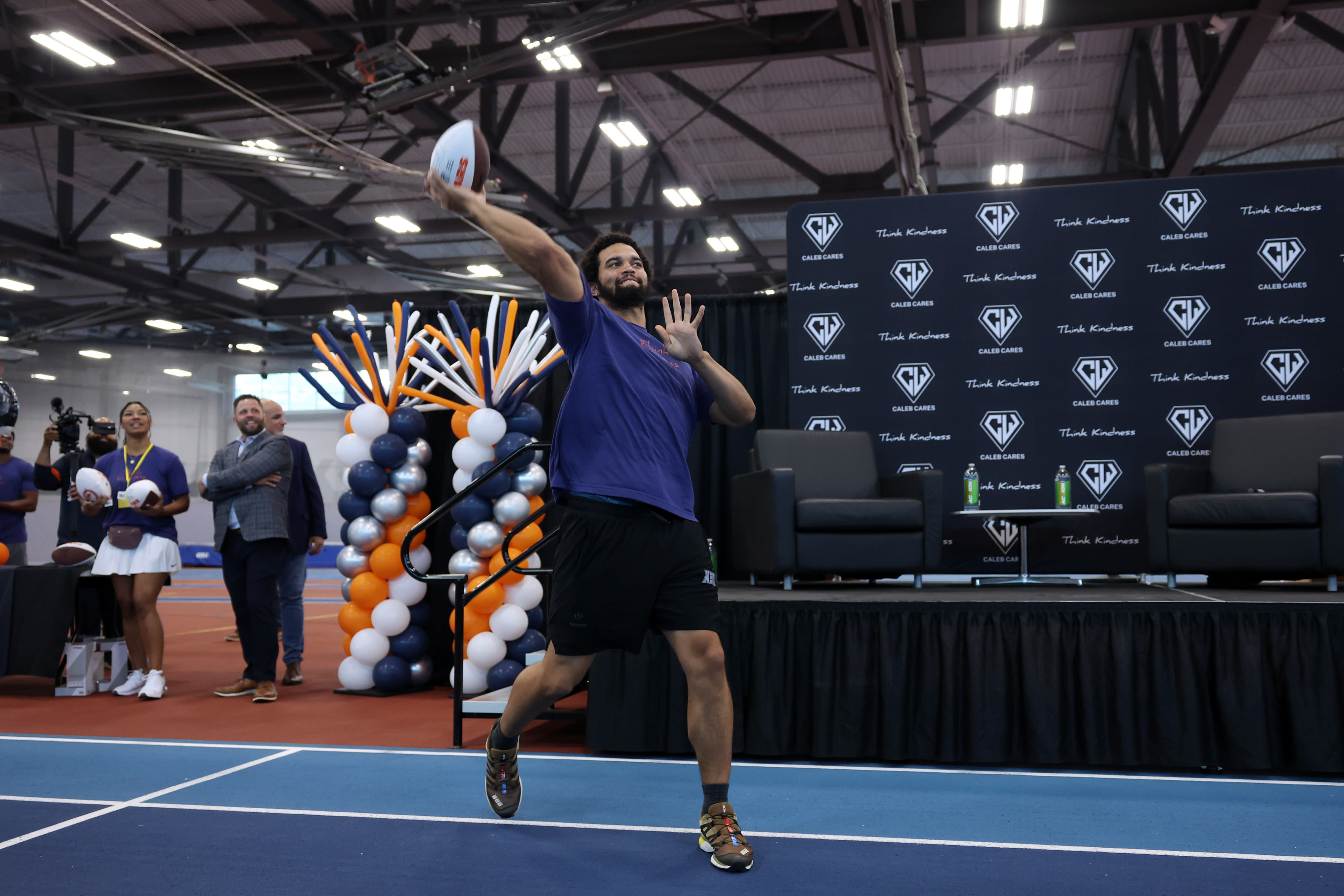 Chicago Bears quarterback Caleb Williams, not yet signed, hosts hundreds at foundation event including Mayor Brandon Johnson