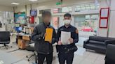 民眾拾金不昧送警協尋 八德警助找失主 | 蕃新聞