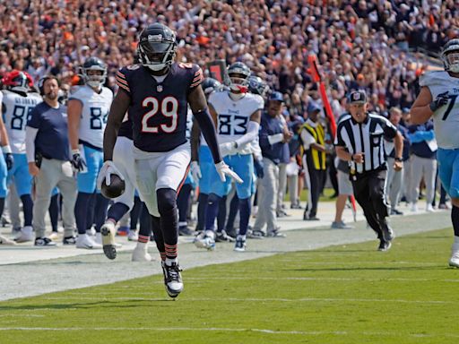 With Caleb Williams struggling, different heroes emerge for Bears in Week 1