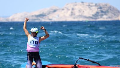 La italiana Marta Maggetti gana el oro en windsurf femenino en París