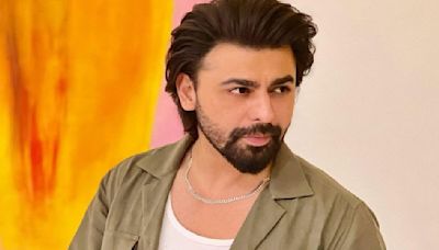 WATCH: Pakistani singer Farhan Saeed calls himself 'least talented' after seeing his dad sing Lata Mangeshkar's Lag Jaa Gale