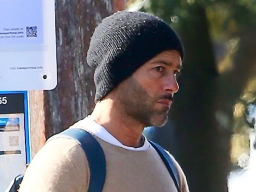 Beloved '90s TV heartthrob spotted waiting to catch a bus in Sydney