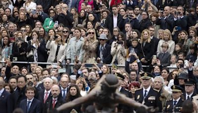 La Semana Santa en España desafía el mal tiempo para mantener tradición de siglos