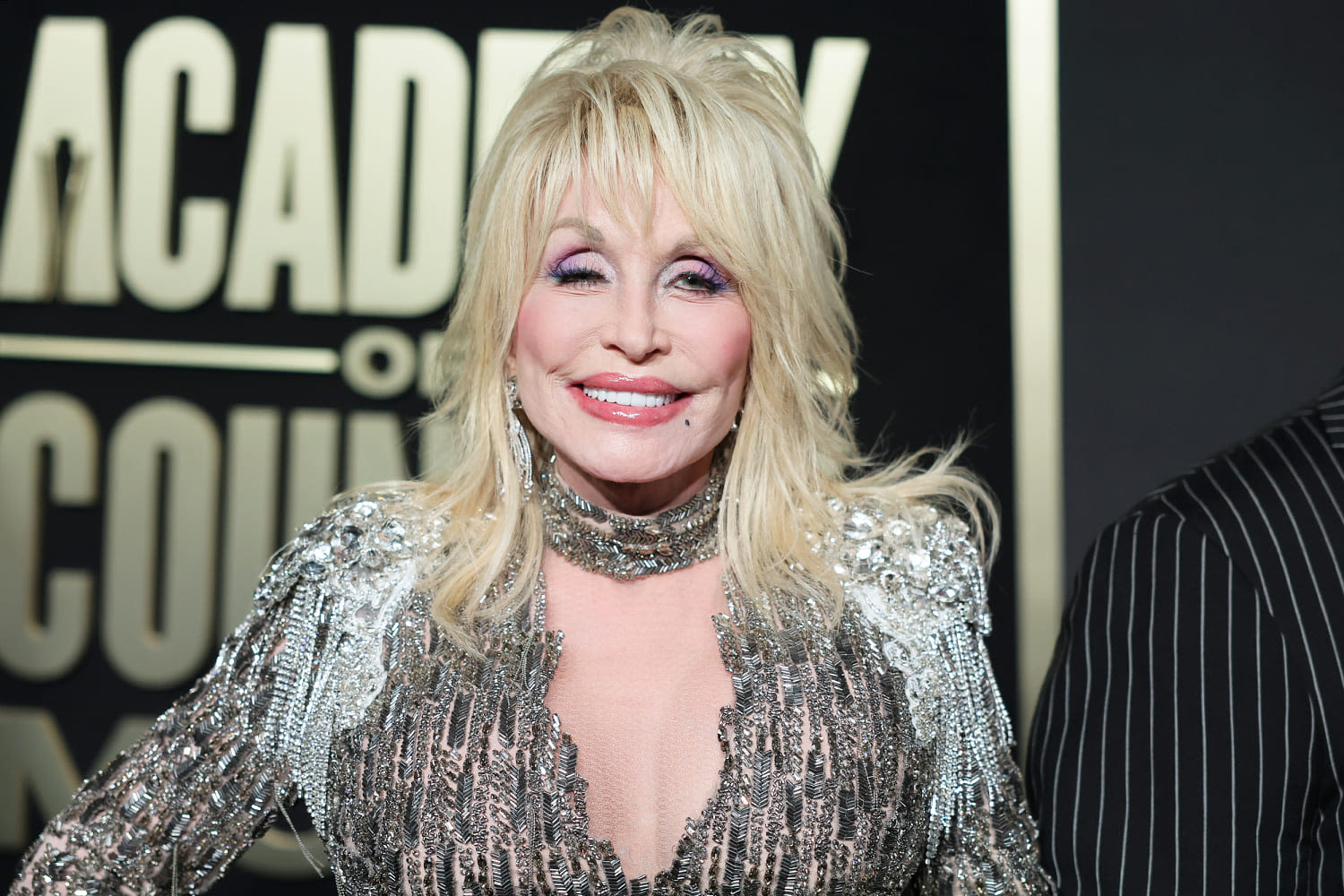 Dolly Parton announces a musical about her life story is coming to Broadway