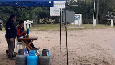 Un centenar de vecinos beneficiados por la garrafa social - Diario Hoy En la noticia