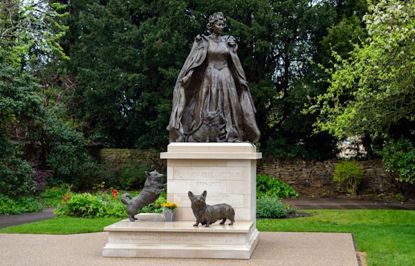 First Queen Elizabeth II Memorial Statue Unveiled, with a Smile and Three Corgis, in England