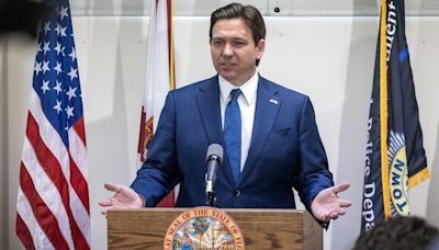 El gobernador de Florida firma una ley que resta gravedad a la crisis climática