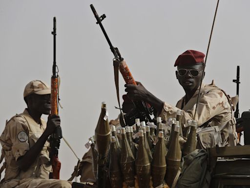 Looting and fighting reported in a central Sudan city as paramilitary group attacks military troops