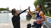 La ministra francesa de Deportes se baña en el Sena a trece días de los Juegos de París