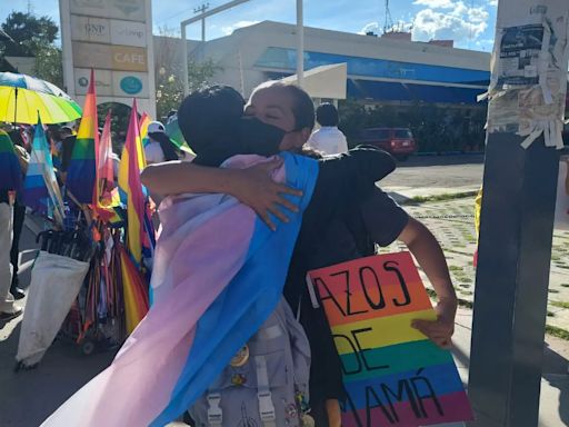 Miles se unen a marcha por el orgullo LGBT+ en Durango