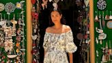 Sassa de Osma estrena un vestido estampado y escote 'Bardot' con sandalias planas en Formentera