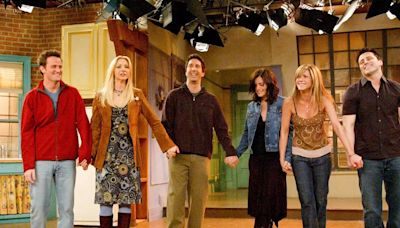Courteney Cox Posts Emotional ‘Friends’ BTS Clip On The Finale’s 20th Anniversary
