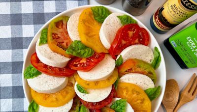 This simple, 5-ingredient Italian salad just feels fancy. Here's how to make Caprese