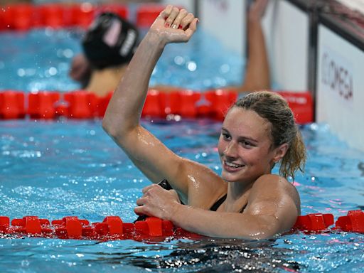 Paris Olympics: 17-year-old Summer McIntosh wins gold in 400 IM; Katie Grimes takes silver for U.S.