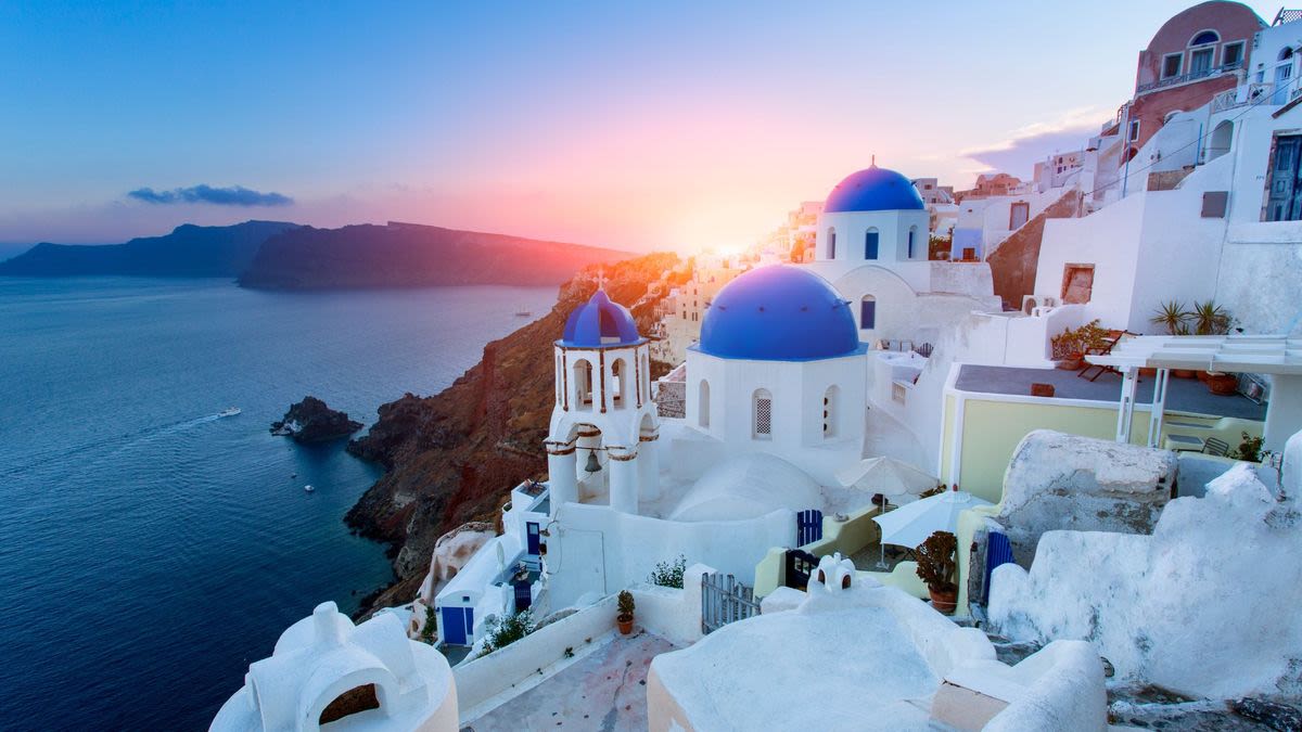 Santorini destination guide: the island of blue domes